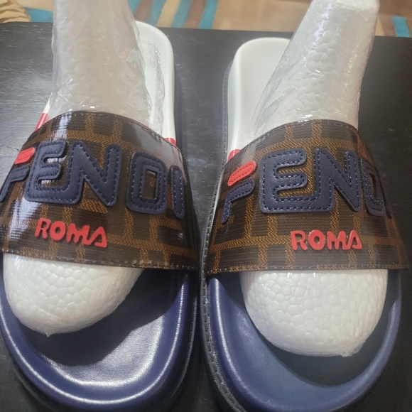 FENDI SLIDES - Picture 6 of 8